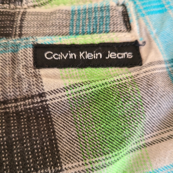 Calvin Klein Jeans plaid shorts - Picture 3 of 4